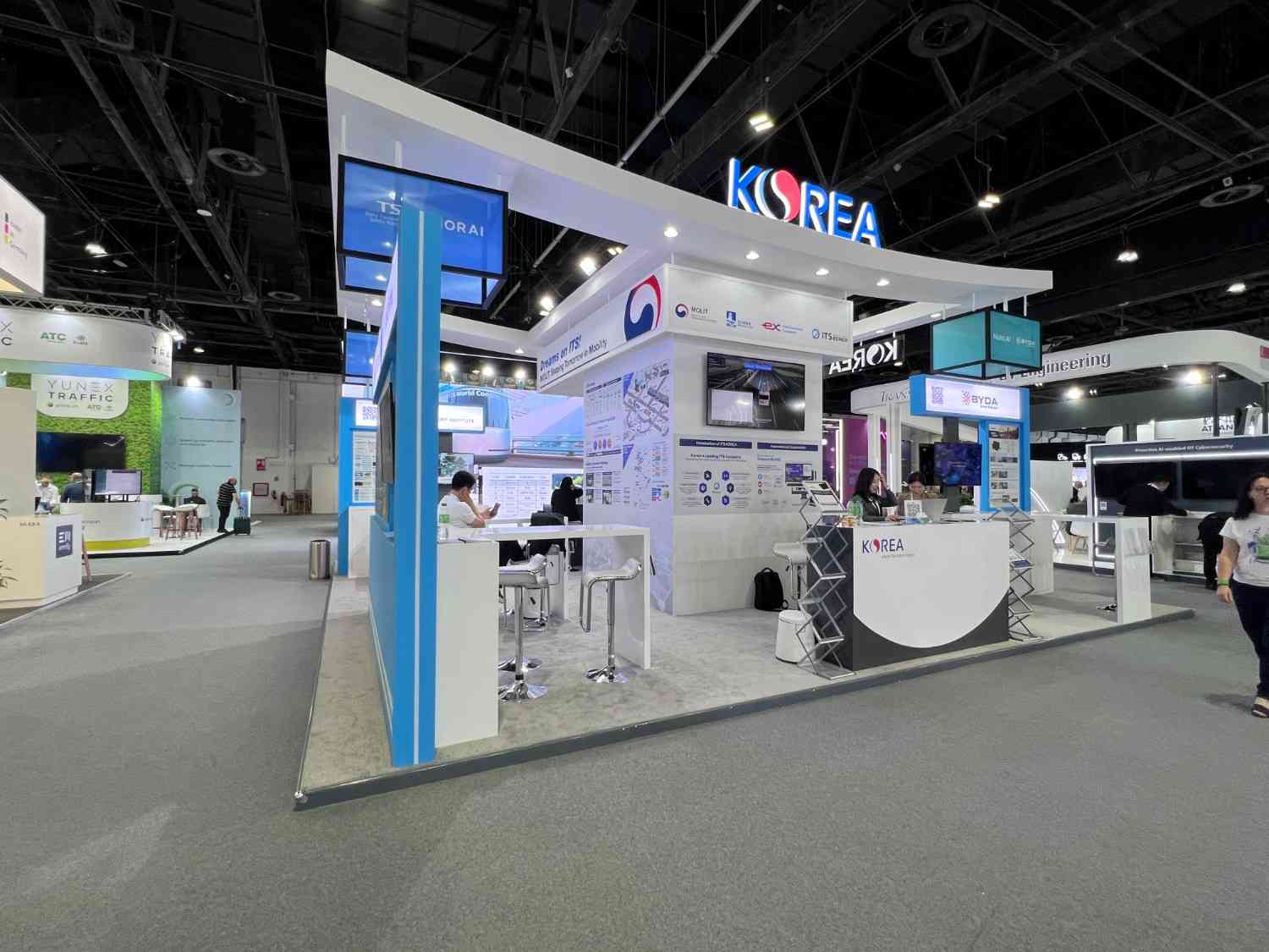 Smart exhibition stand design attracting visitors and generating business leads at trade show