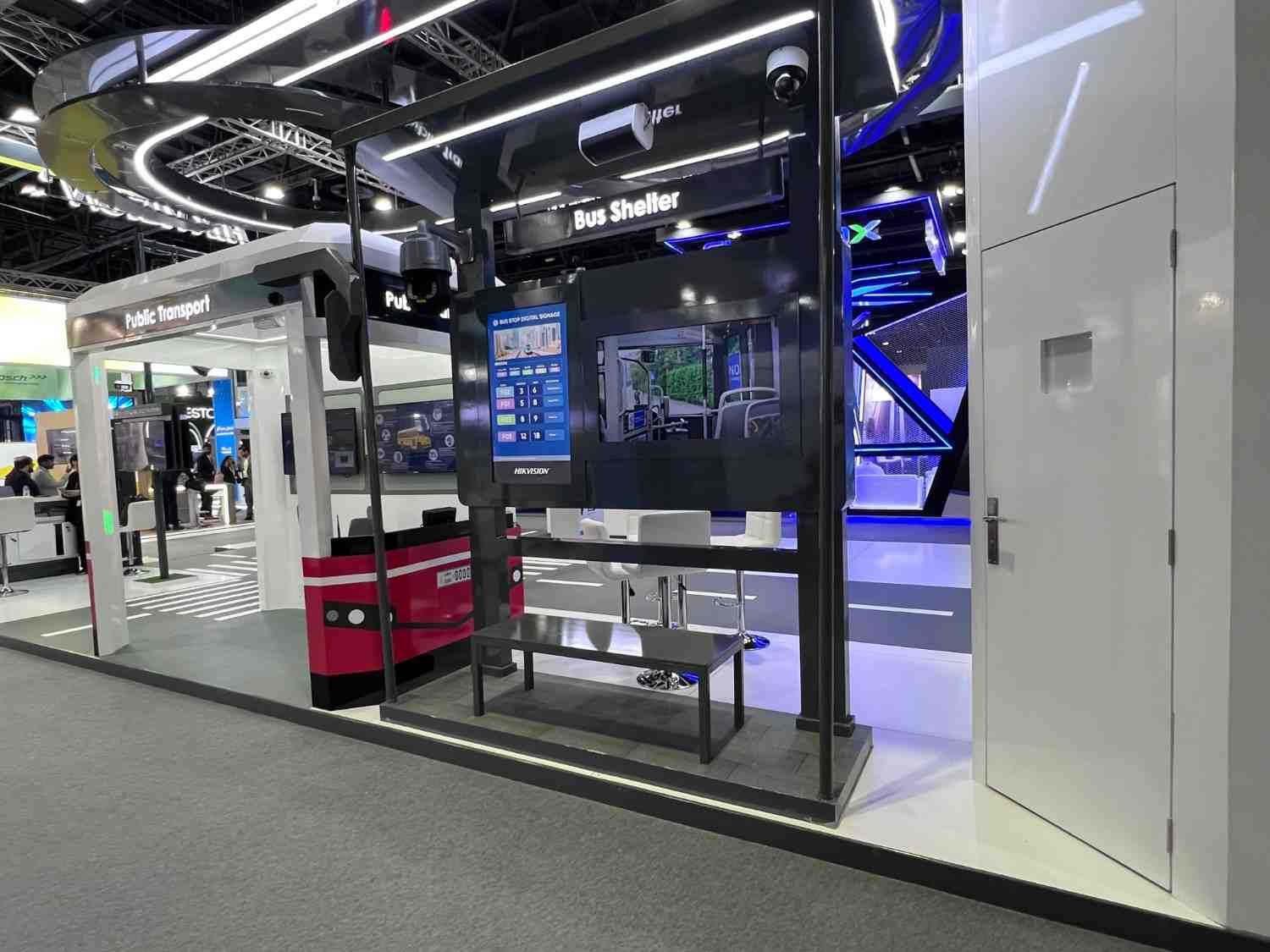 Custom exhibition stand design attracting visitors and improving event success through engaging booth layout and branding.